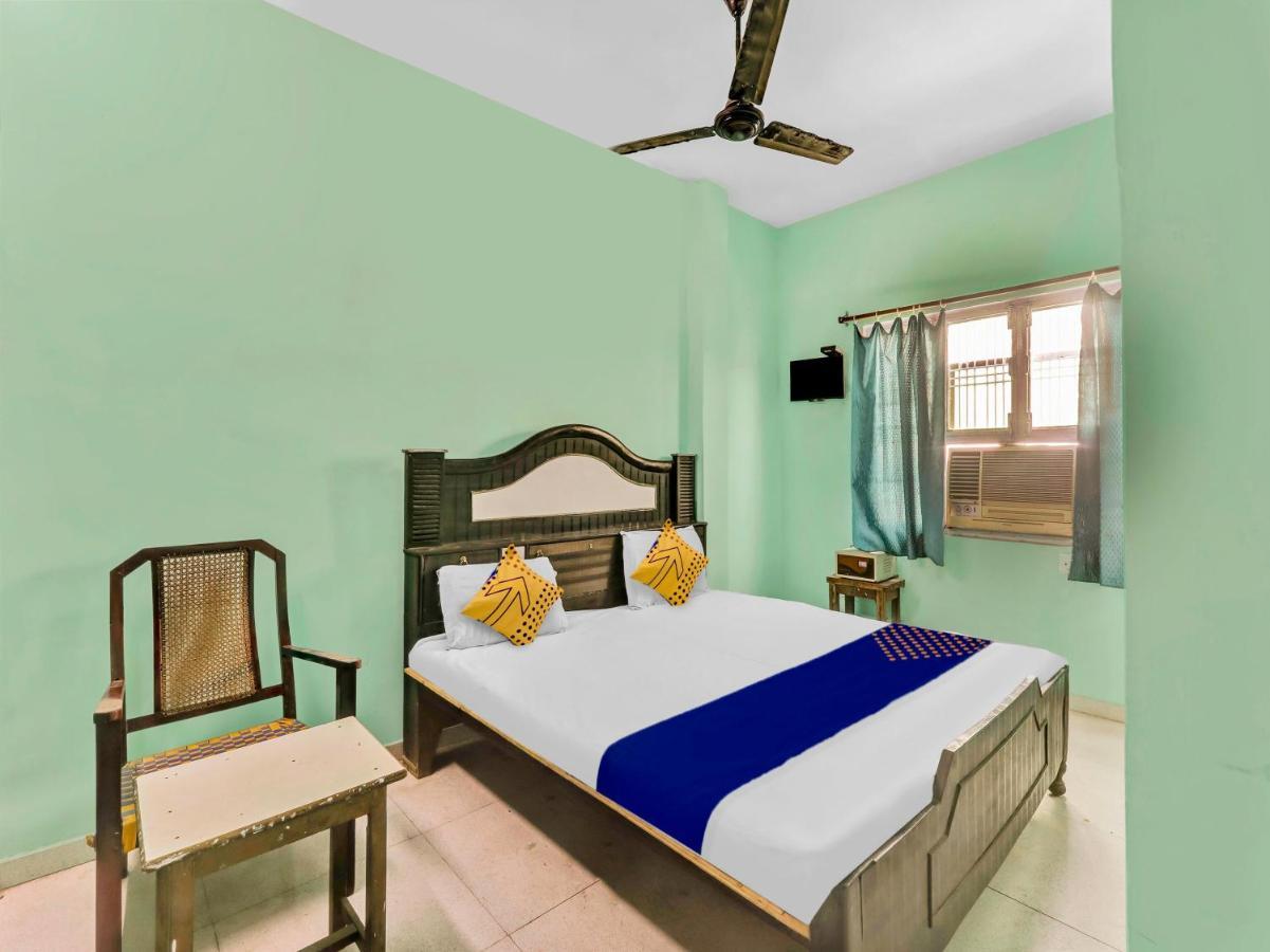 Spot On 81122 Saket Honest Hotel Ayodhya Екстериор снимка