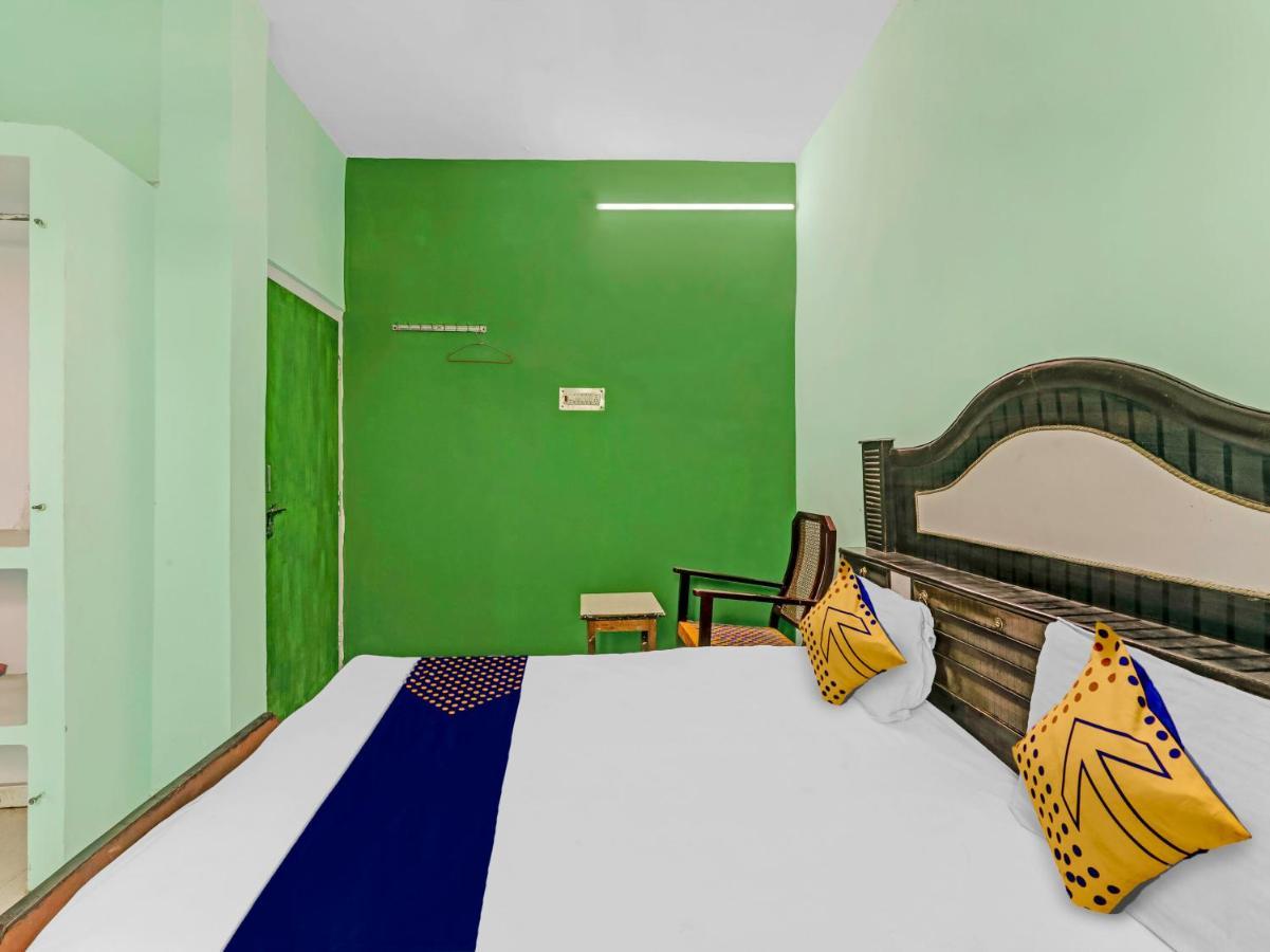 Spot On 81122 Saket Honest Hotel Ayodhya Екстериор снимка