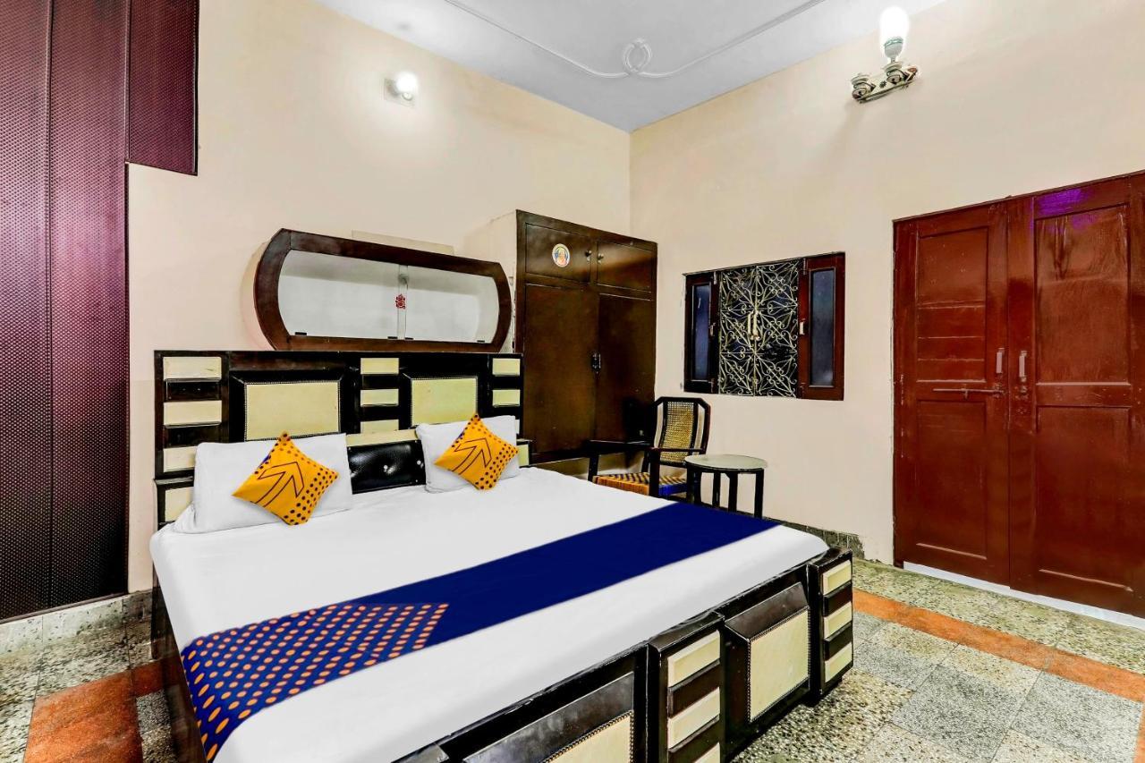 Spot On 81122 Saket Honest Hotel Ayodhya Екстериор снимка