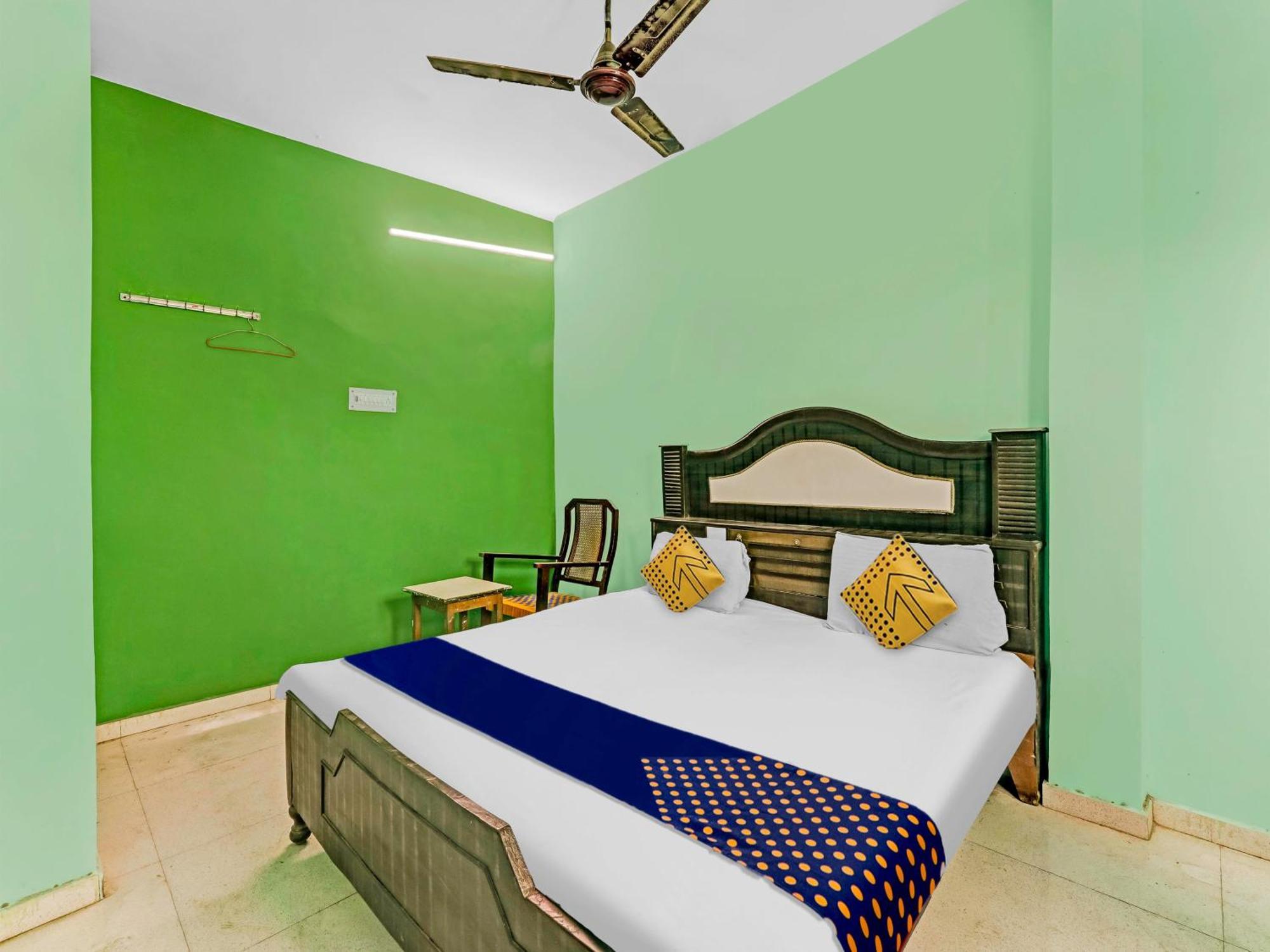Spot On 81122 Saket Honest Hotel Ayodhya Екстериор снимка